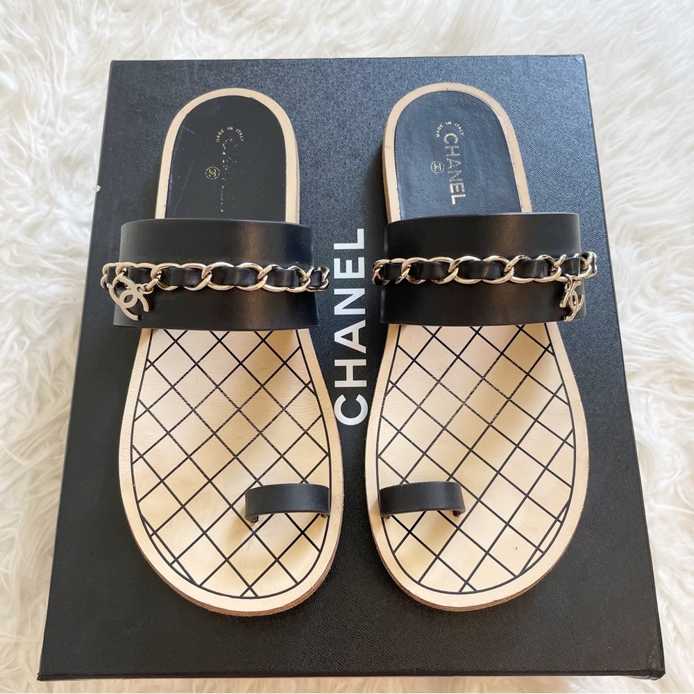 Chanel Calfskin Chain CC Logo Toe Ring Sandals size 38 Black